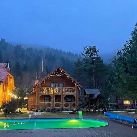 Котедж "Villa Затишна" ميكوليتشن المظهر الخارجي الصورة